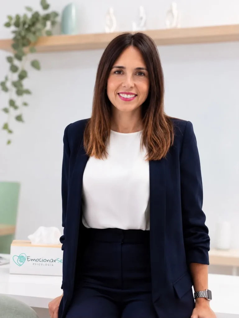 Arancha Clares, psicóloga sanitaria, en su consulta de El Puerto de Santa María